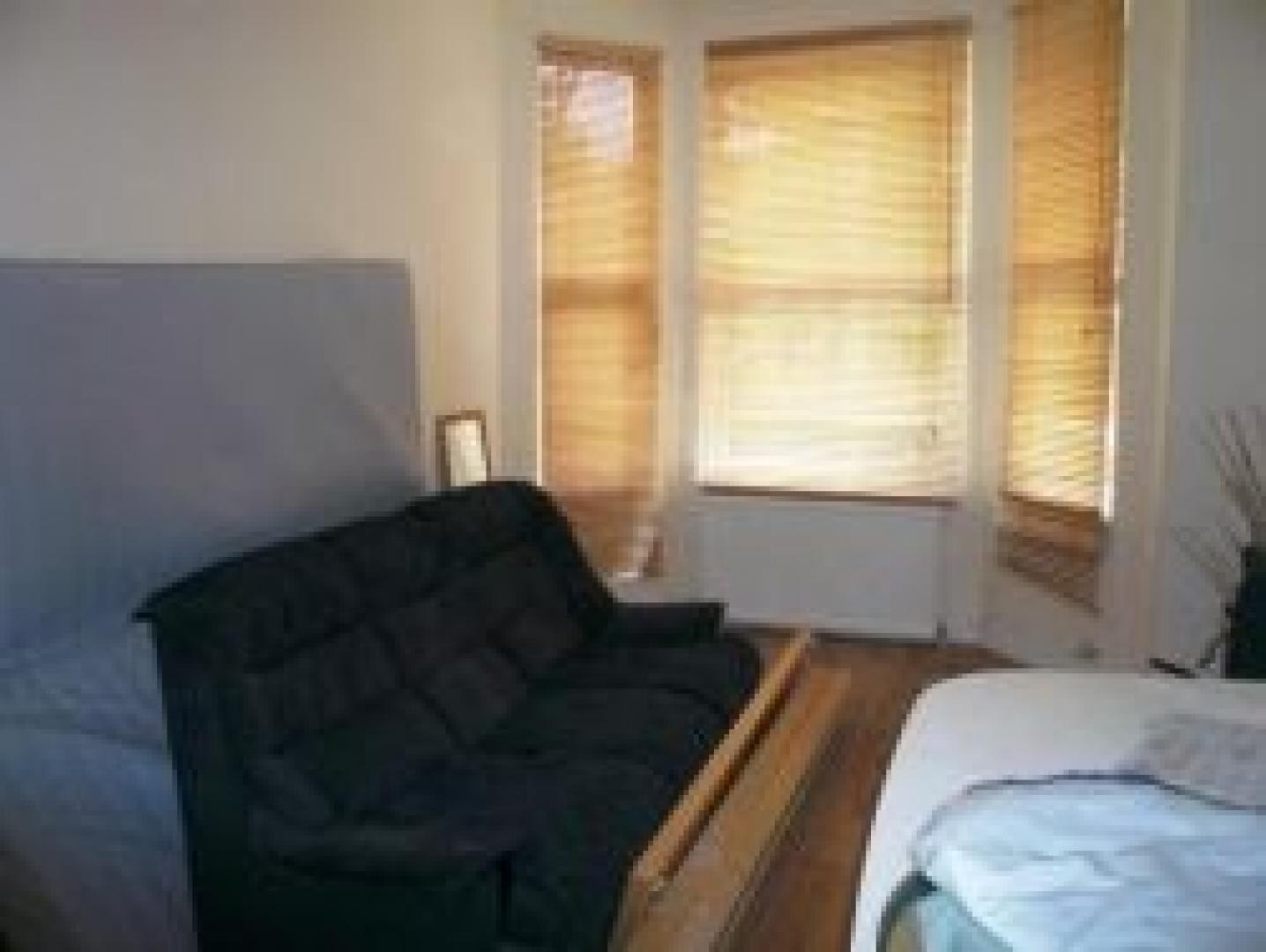 			2 Bedroom, 1 bath, 1 reception Flat			 Brondesbury Villas, QUEENS PARK